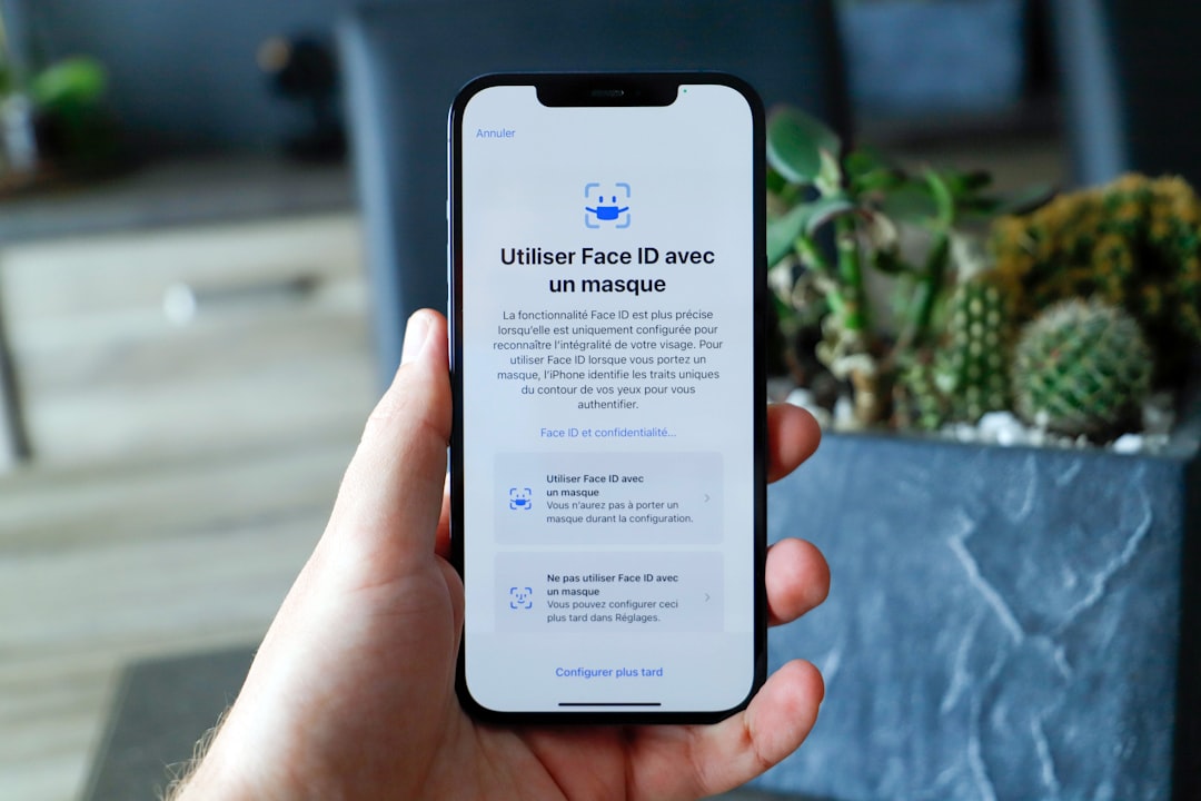 iPhone 14 Plus écran qui clignote — que faire ?