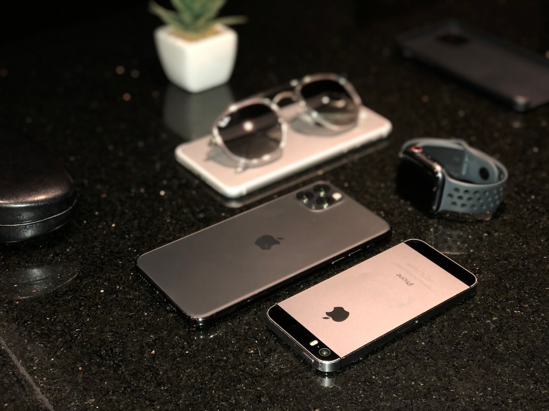iPhone qui ne charge plus : 5 causes et solutions (2026)